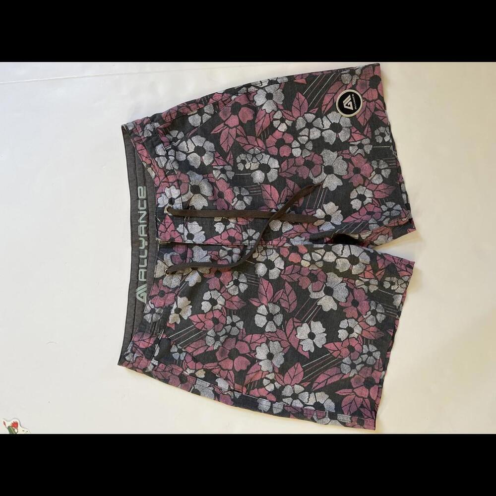 Men's ALLYANCE Board Shorts Size 32